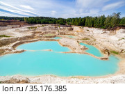 beautiful turquoise color of water in a kaolin quarry near the city of Kyshtym, Chelyabinsk region in Russia. Стоковое фото, фотограф Акиньшин Владимир / Фотобанк Лори