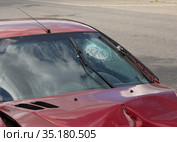 След от удара головой непристёгнутого водителя при аварии. Стоковое фото, фотограф Ельцов Владимир / Фотобанк Лори