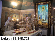 Литургия в Успенском храме села Жилино Люберецкого района (2021 год). Редакционное фото, фотограф Дмитрий Неумоин / Фотобанк Лори