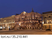 Дом Н. П. Басина. Островского пл., 5 Крылова пер., 7. Ночь (2021 год). Редакционное фото, фотограф Валентина Качалова / Фотобанк Лори