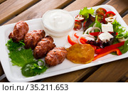Kebets with tomatoes and peppers is tasty dish of Bulgarian cuisine. Стоковое фото, фотограф Яков Филимонов / Фотобанк Лори