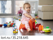 Baby one year old plays. Стоковое фото, фотограф Типляшина Евгения / Фотобанк Лори