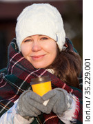 Woman in hat, scarf and gloves with takeaway tea or coffee paper cup, close up portrait at winter season. Стоковое фото, фотограф Кекяляйнен Андрей / Фотобанк Лори