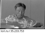Chukotka, Uelen, bone carving workshop. Редакционное фото, фотограф Варфоломей Тетерин / Фотобанк Лори