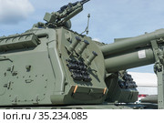 РОссийская самоходная 152-мм гаубица 2С19М2 "Мста-СМ" на Международном военно-техническом форуме "Армия-2019", Московская область, парк "Патриот", фрагмент сбоку. Редакционное фото, фотограф Малышев Андрей / Фотобанк Лори