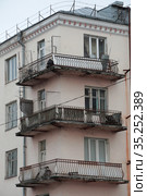 Балашиха, улица Флёрова дом 4, балконы (2020 год). Редакционное фото, фотограф Дмитрий Неумоин / Фотобанк Лори