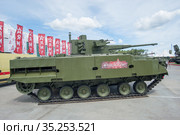 Российский новый зенитный артиллерийский комплекс 2С38 "Деривация-ПВО" на Международном военно-техническом форуме "Армия-2019", Московская область, парк "Патриот", вид справа. Редакционное фото, фотограф Малышев Андрей / Фотобанк Лори