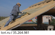 Roofing work. Installation of insulation for insulation of the roof of a private house. Стоковое видео, видеограф Константин Мерцалов / Фотобанк Лори