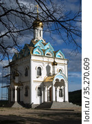 Курорт Красноусольск. Церковь Табынской иконы Божией Матери. Krasnousolsk Resort. Church of the Tabyn icon Of the mother of God. (2013 год). Редакционное фото, фотограф Евгений Романов / Фотобанк Лори