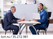 Yound and old employees in business presentation concept. Стоковое фото, фотограф Elnur / Фотобанк Лори