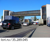 Пешеходный мост «Щёлковский». Восточный округ. Город Москва. Россия (2012 год). Редакционное фото, фотограф lana1501 / Фотобанк Лори