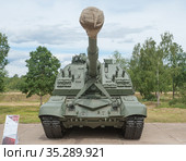 Российская новая самоходная 152-мм гаубица 2С19М2 "Мста-СМ" на полигоне Алабино, Международном военно-техническом форум "Армия-2019" в парке "Патриот", Московская область, вид спереди. Редакционное фото, фотограф Малышев Андрей / Фотобанк Лори