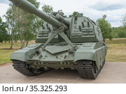Российская новая самоходная 152-мм гаубица 2С19М2 "Мста-СМ" на полигоне. Международном военно-техническом форум "Армия-2019" в парке "Патриот", Московская область. Редакционное фото, фотограф Малышев Андрей / Фотобанк Лори