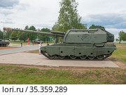 Российская новая самоходная 152-мм гаубица 2С19М2 "Мста-СМ" на полигоне Алабино, Международном военно-техническом форум "Армия-2019" в парке "Патриот", Московская область, вид слева. Редакционное фото, фотограф Малышев Андрей / Фотобанк Лори