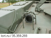 Российская новая самоходная 152-мм гаубица 2С19М2 "Мста-СМ" на полигоне Алабино, Международном военно-техническом форум "Армия-2019" в парке "Патриот", Московская область, вид на фару. Редакционное фото, фотограф Малышев Андрей / Фотобанк Лори