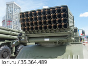 Российская модернизированная реактивная система залпового огня 9К51М «Торнадо-Г» на Международном военно-техническом форуме "Армия-2019", Московская область, парк "Патриот", вид сзади. Редакционное фото, фотограф Малышев Андрей / Фотобанк Лори