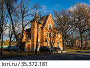 Россия. Петергоф. Дом Редичкина (Санкт-Петербургский пр., 51) Редакционное фото, фотограф Литвяк Игорь / Фотобанк Лори