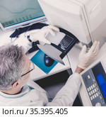 Life scientist researching in the laboratory. Стоковое фото, фотограф Matej Kastelic / Фотобанк Лори