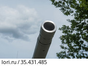 Новый российский основной танк Т-72 В3 стоит на полигоне "Алабино" в парке "Патриот", Международный военно-технический форум "Армия-2019", Московская область, вид на дуло пушки. Редакционное фото, фотограф Малышев Андрей / Фотобанк Лори
