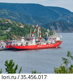 Sevmorput - nuclear container ship Russian Corporation FSUE Atomflot. Container terminal commercial sea port. Northern Sea Route in Pacific Ocean (2019 год). Редакционное фото, фотограф А. А. Пирагис / Фотобанк Лори