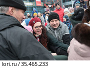 Праздник Масленицы в Балашихе, перетягивание каната (2021 год). Редакционное фото, фотограф Дмитрий Неумоин / Фотобанк Лори