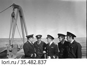 Чукотка, о. Ратманова, военные моряки, 1970, скан плёнки. Редакционное фото, фотограф Варфоломей Тетерин / Фотобанк Лори