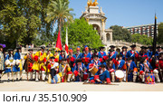 People in uniforms of historical Catalan armies on National Day of Catalonia (2018 год). Редакционное фото, фотограф Яков Филимонов / Фотобанк Лори