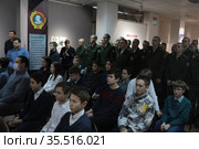 Люди на открытии фотовыставки в Балашихинской картинной галерее (2021 год). Редакционное фото, фотограф Дмитрий Неумоин / Фотобанк Лори