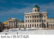 Winter view of Pashkov House on Vagankovsky Hill in Moscow. Стоковое фото, фотограф Яков Филимонов / Фотобанк Лори