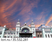 Belorusskiy railway station -- is one of the nine main railway stations in Moscow, Russia. It was opened in 1870 and rebuilt in its current form in 1907-1912 (2016 год). Редакционное фото, фотограф Владимир Журавлев / Фотобанк Лори