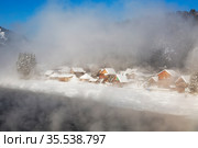 View of the village of Artybash through heavy fog over the Biya River in winter. Altai Republic, Russia (2020 год). Стоковое фото, фотограф Наталья Волкова / Фотобанк Лори