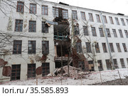 Обрушившаяся часть здания (2021 год). Редакционное фото, фотограф Дмитрий Неумоин / Фотобанк Лори