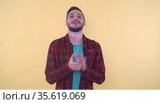 Young smiling man clapping saying Thank you. Стоковое видео, видеограф Mihail Mihaylov / Фотобанк Лори