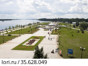 Стрелка рек Волги и Которосли в городе Ярославле (2014 год). Редакционное фото, фотограф Солодовникова Елена / Фотобанк Лори