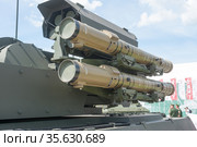 Российский боевой необитаемый многофункциональный робототехнический комплекс «Уран-9» на гусеничном ходу на Международном военно-техническом форуме "Армия-2019" в парке "Патриот", вид на ПТУР «Атака» Редакционное фото, фотограф Малышев Андрей / Фотобанк Лори