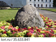 Памятный знак городам-побратимам в Ярославле (2014 год). Редакционное фото, фотограф Солодовникова Елена / Фотобанк Лори