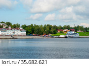 Теплоход "Н.А. Некрасов" у причала. Город Мышкин (2015 год). Редакционное фото, фотограф Александр Щепин / Фотобанк Лори