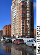 Весна на улице Заречной в микрорайоне N 21 (2021год). Город Балашиха, Московская область, Россия. Редакционное фото, фотограф Bala-Kate / Фотобанк Лори