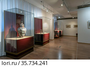 Выставка "Зерцало Востока. Японское искусство эпохи Эдо (1603-1868)". Выставочный центр "Эрмитаж-Выборг". Выборгский район. Ленинградская область (2021 год). Редакционное фото, фотограф Румянцева Наталия / Фотобанк Лори