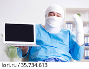 Man suffering from multiple broken bones and fractures. Стоковое фото, фотограф Elnur / Фотобанк Лори