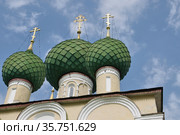 Углич. Купола храма Иоанна Предтечи. Сооружен в 1681 г. Улица Шаркова, 27 (2016 год). Стоковое фото, фотограф Илюхина Наталья / Фотобанк Лори