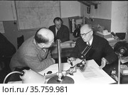Первая защита кандидатской диссертации в ЯФСОАН Бобровым Анатолием Кузьмичом. Офиц. оппонент — доктор геологических наук Сенников Валериан Матвеевич. 25 января 1964. Редакционное фото, фотограф Варфоломей Тетерин / Фотобанк Лори