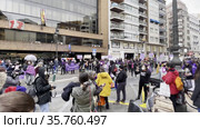 Female protesting act on 8th March in Valencia, Spain (2021 год). Редакционное видео, видеограф Данил Руденко / Фотобанк Лори