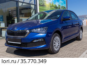 Skoda Rapid in front of the motor show closeup (2020 год). Редакционное фото, фотограф Евгений Ткачёв / Фотобанк Лори
