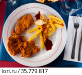 Breaded chicken breast with french fries closeup. Стоковое фото, фотограф Яков Филимонов / Фотобанк Лори