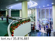 Московский Международный дом музыки. Перед концертом. Фрагмент интерьера. Россия. (2019 год). Редакционное фото, фотограф Владимир Устенко / Фотобанк Лори