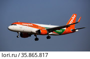 EasyJet Airbus OE-IVT approaching to runway at El Prat Airport (2020 год). Редакционное фото, фотограф Яков Филимонов / Фотобанк Лори