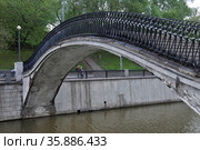 Москва. Таможенный мост через реку Яузу (2021 год). Редакционное фото, фотограф Илюхина Наталья / Фотобанк Лори