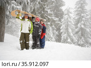 Children with toboggan. Стоковое фото, фотограф Shannon Fagan / Ingram Publishing / Фотобанк Лори
