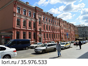 Бывший доходный дом В. К. Тишенинова. Улица Арбат, 6/2. Город Москва (2019 год). Редакционное фото, фотограф lana1501 / Фотобанк Лори